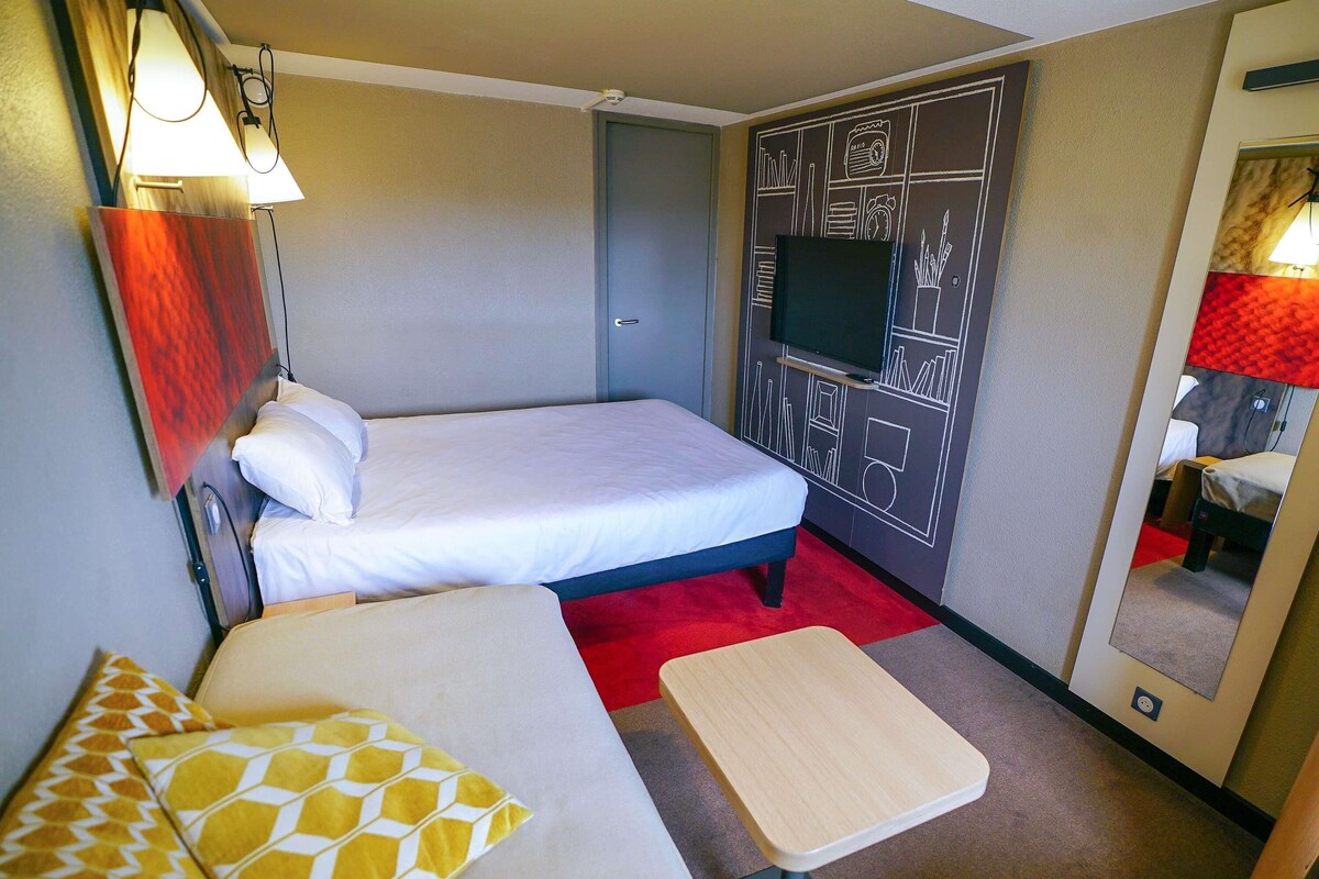 Standard Room, Multiple Beds | Premium bedding, desk, laptop workspace, blackout curtains