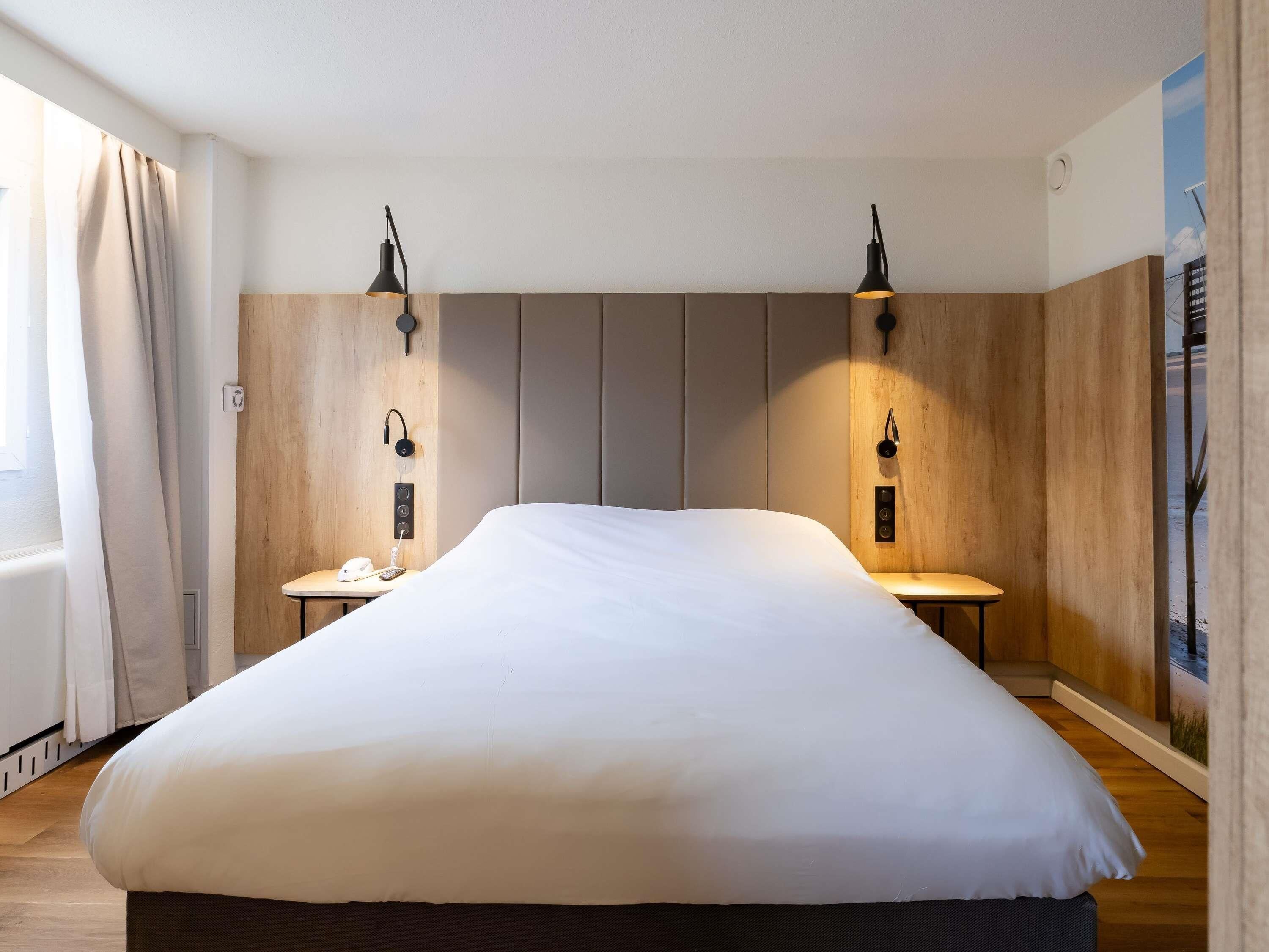 Sängtillbehör av högsta kvalitet, skrivbord och arbetsyta för laptop