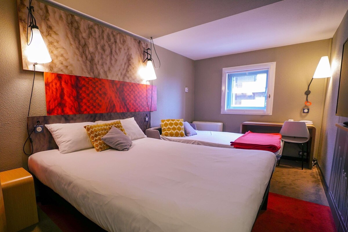 Standard Room, 1 Double Bed with Sofa bed (1 place) | Premium bedding, desk, laptop workspace, blackout curtains