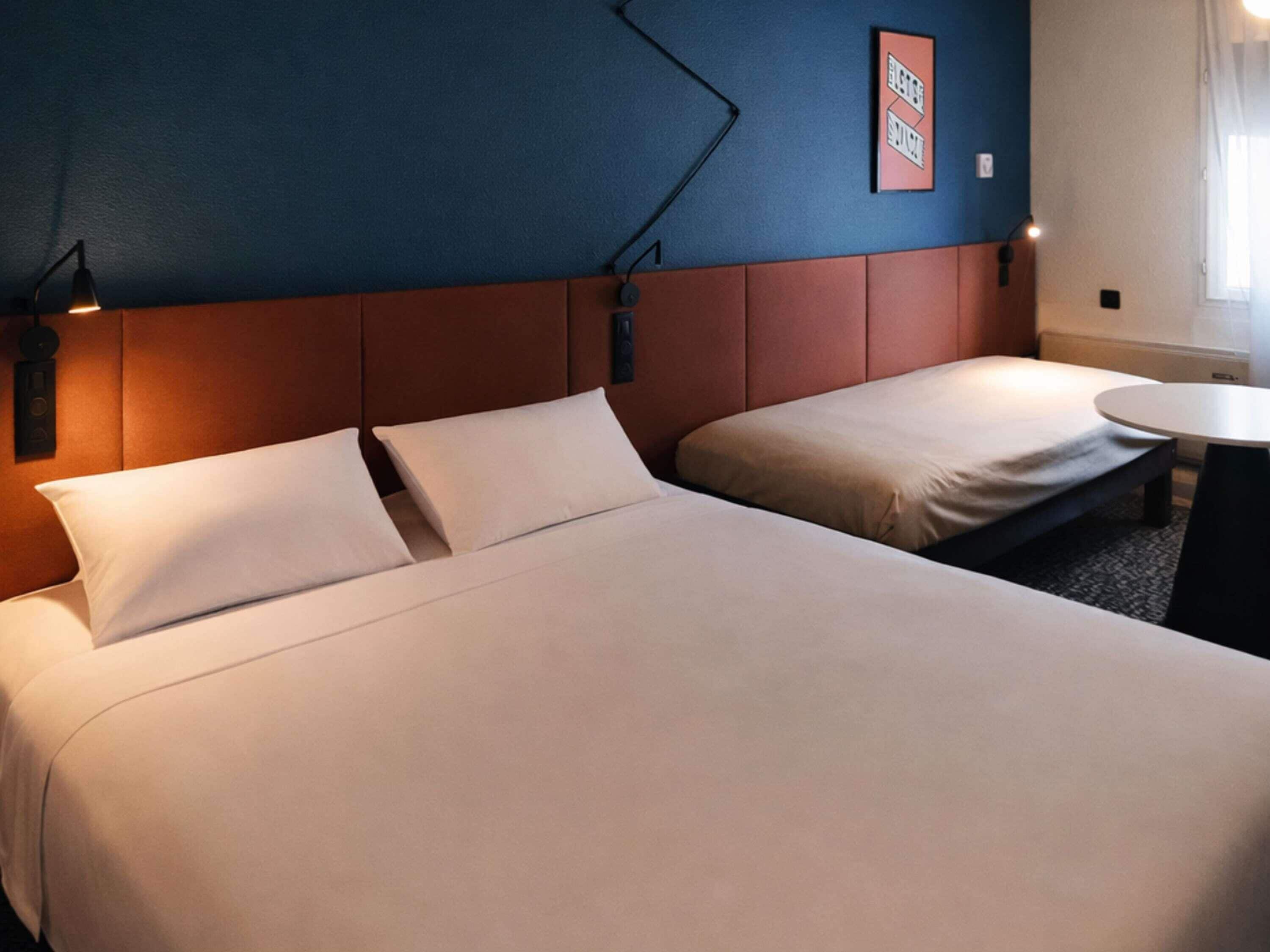 Habitación superior, varias camas | Ropa de cama de alta calidad y escritorio 