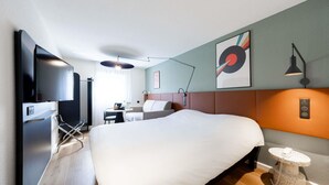 Rom – standard, 1 dobbeltseng med sovesofa (1 place) | Sengetøy av topp kvalitet, skrivebord og skrivebord for bærbar PC