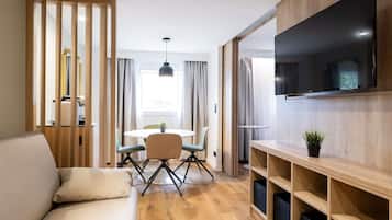 Junior-Suite | Hochwertige Bettwaren, Schreibtisch, laptopgeeigneter Arbeitsplatz
