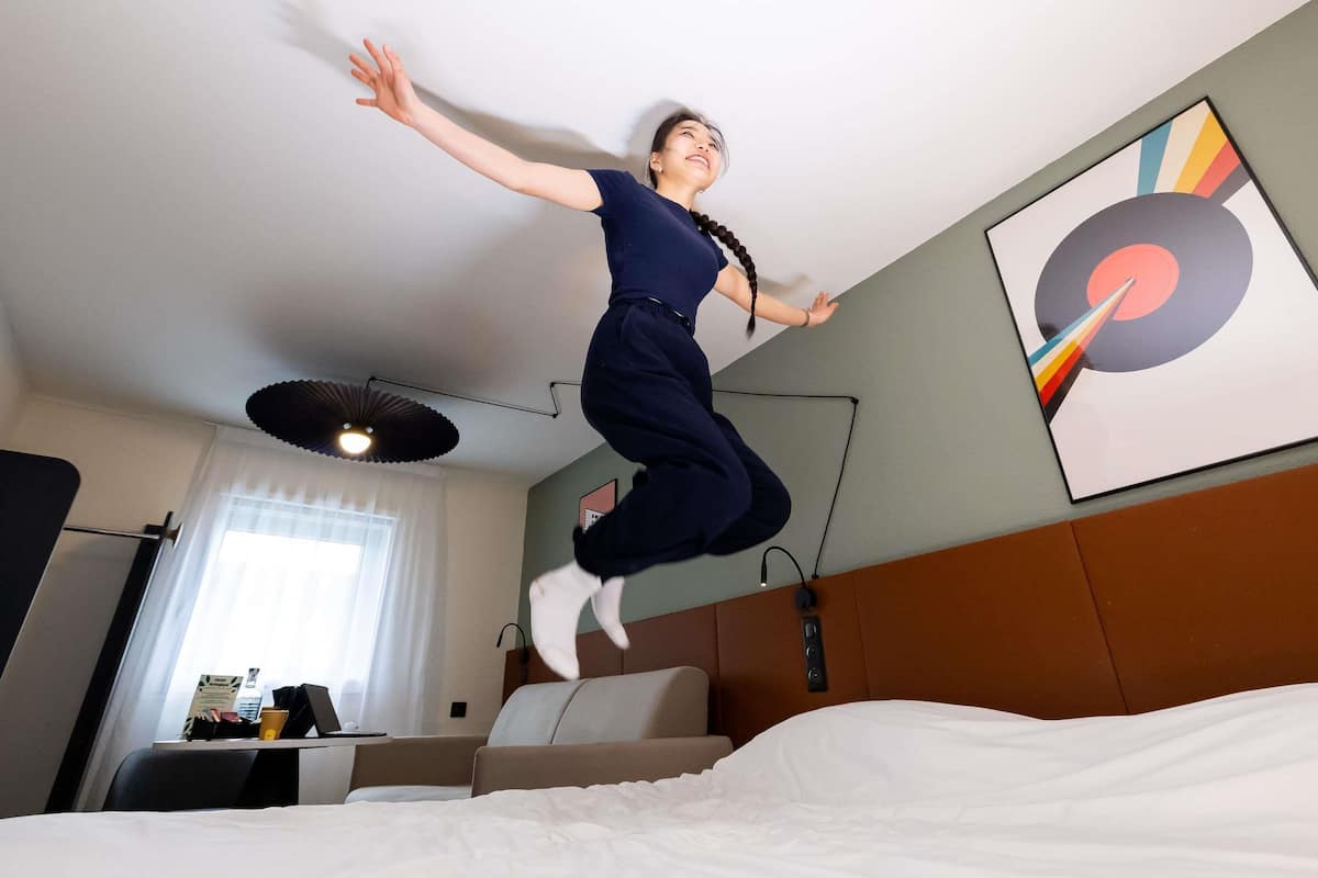 Standaard kamer, 1 tweepersoonsbed met slaapbank (1 place) | Luxe beddengoed, een bureau, een laptopwerkplek