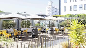 Bar auf der Dachterrasse