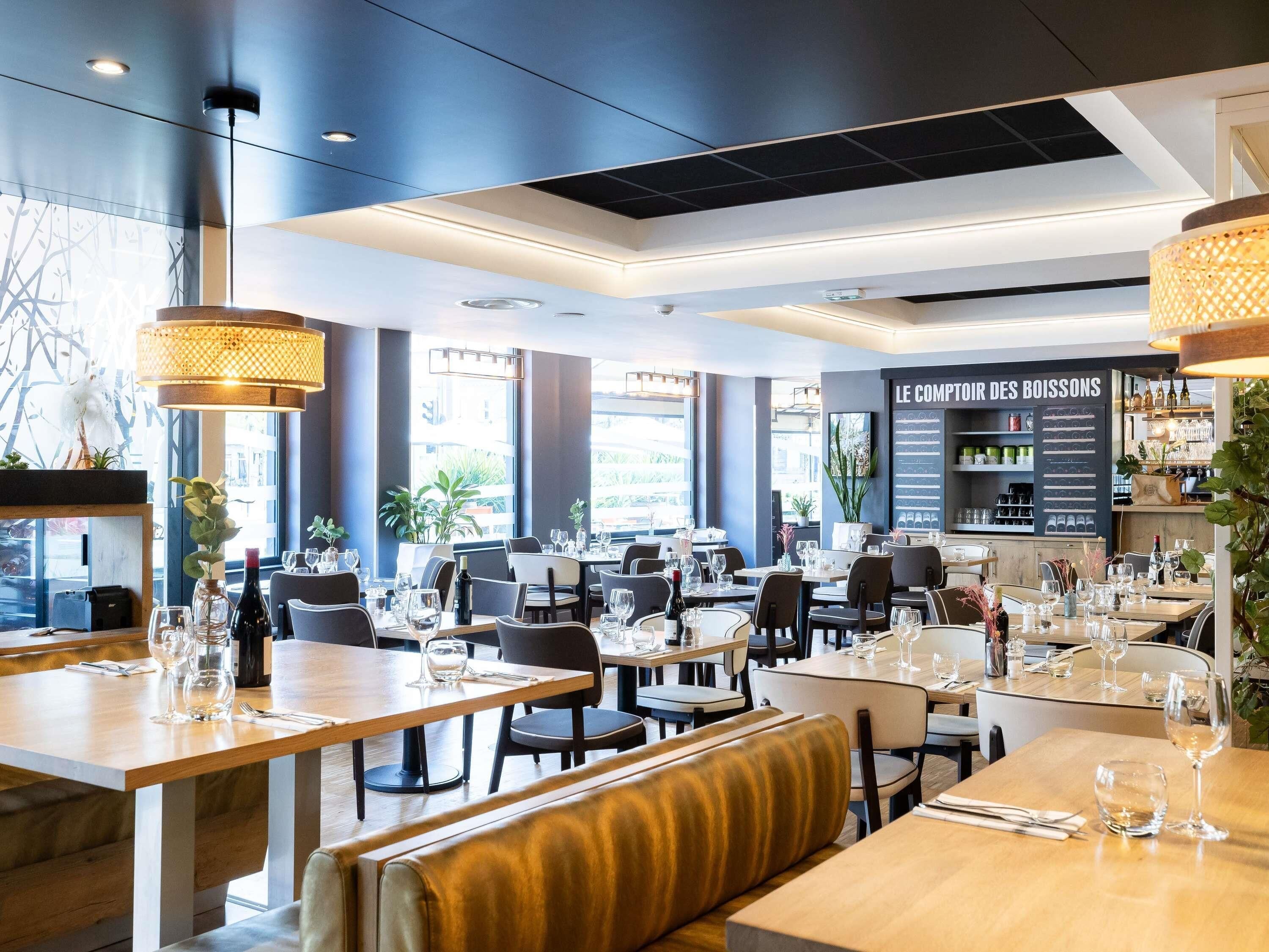 Lunch, dinner served; French cuisine, alfresco dining 