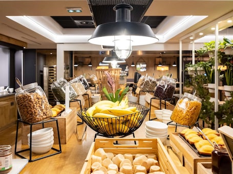 Exterior. ibis Bordeaux Centre Meriadeck