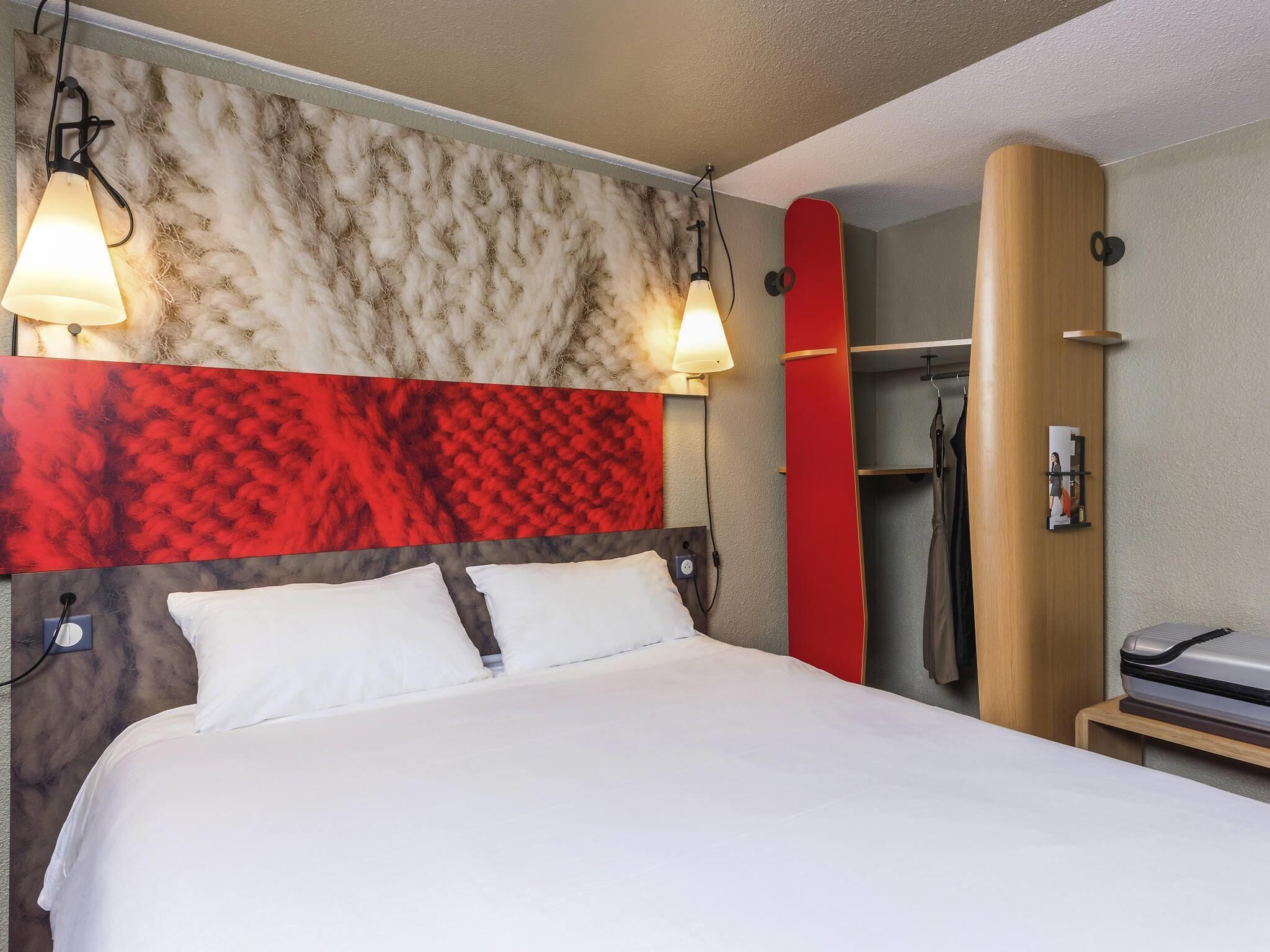 Habitación estándar, 1 cama matrimonial | Ropa de cama de alta calidad y escritorio 