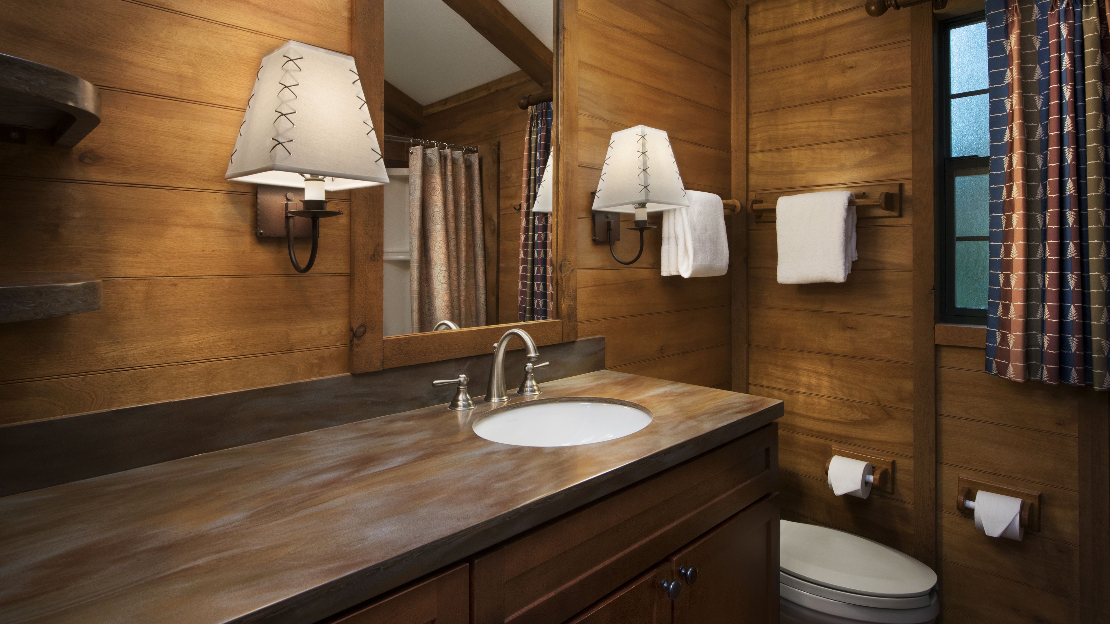 room (wilderness) | bathroom | combined shower/bathtub, hair dryer, towels