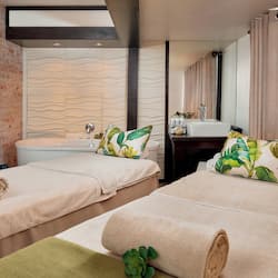 Couples treatment room(s), body treatments, aromatherapy