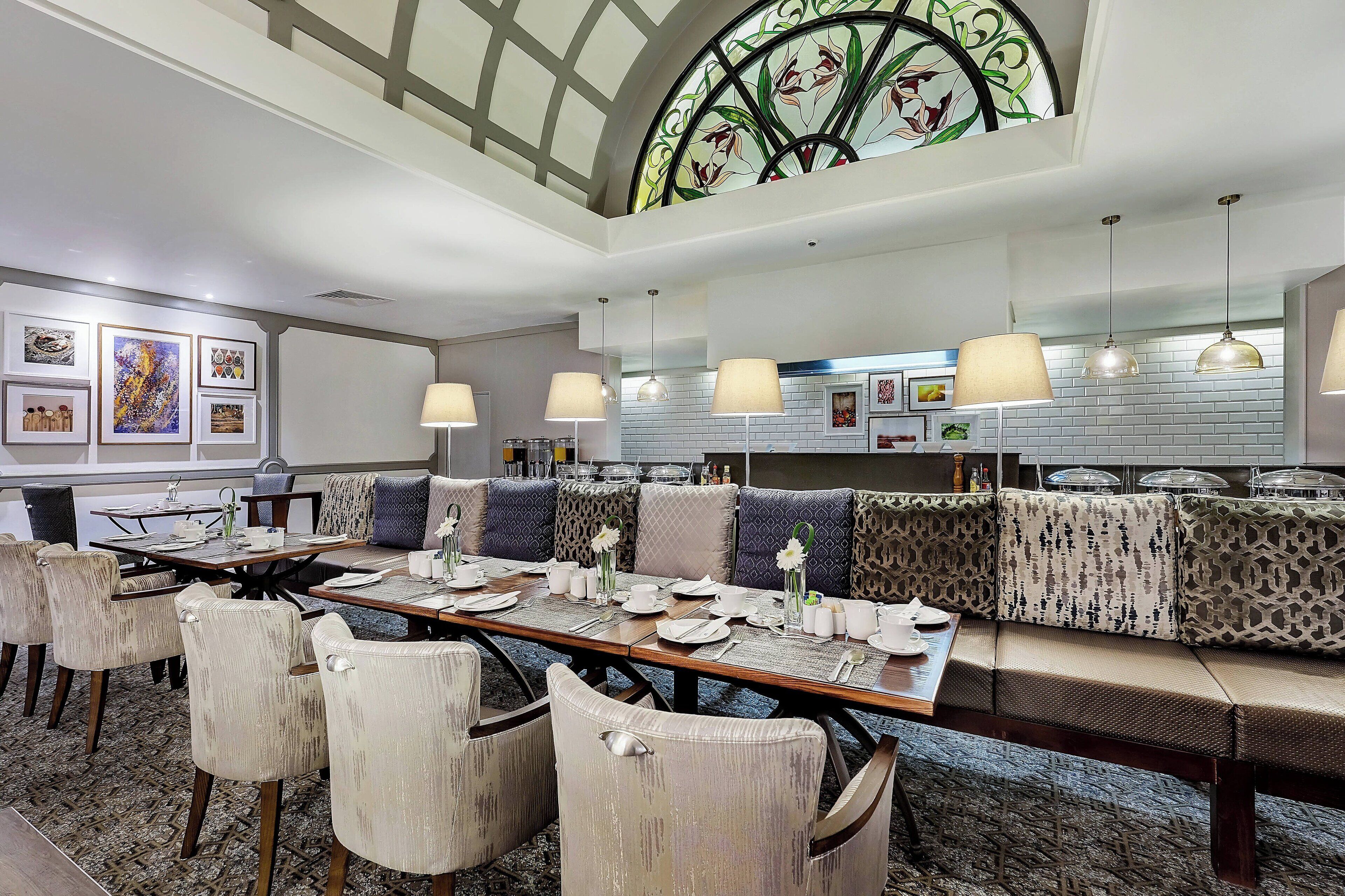 breakfast, lunch and dinner served