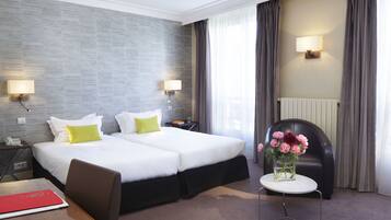 Triple Room | In-room safe, soundproofing, iron/ironing board, free WiFi