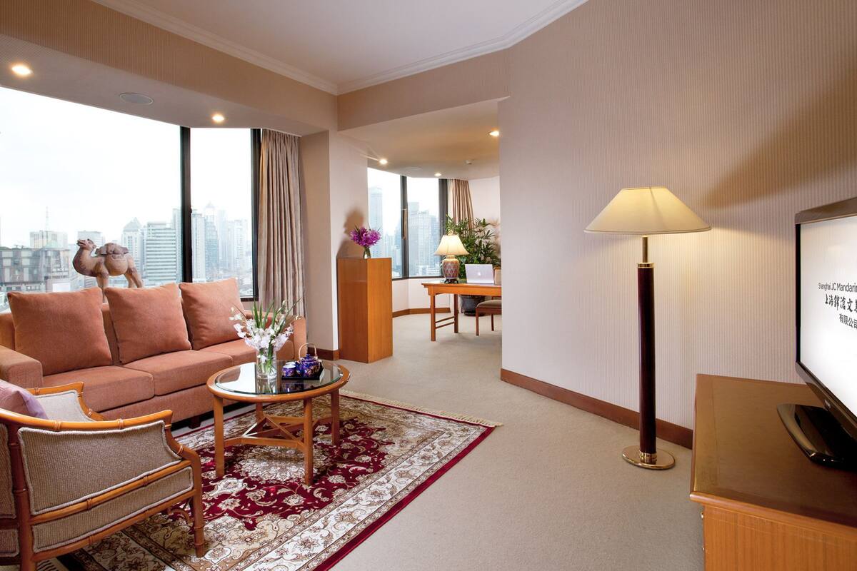 Executive Suite | Living area