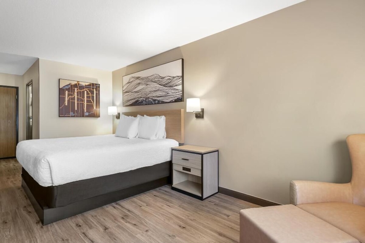 In-room safe, desk, blackout drapes, iron/ironing board