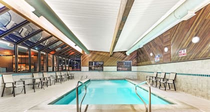Days Inn & Suites by Wyndham Logan