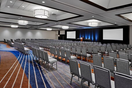 Sheraton Indianapolis Hotel at Keystone Crossing - Image 35