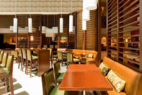 Sheraton Indianapolis Hotel at Keystone Crossing - Image 11