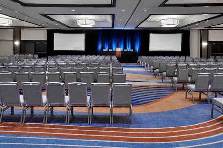 Sheraton Indianapolis Hotel at Keystone Crossing - Image 32