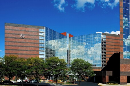 Sheraton Indianapolis Hotel at Keystone Crossing - Image 9