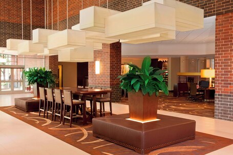 Sheraton Indianapolis Hotel at Keystone Crossing - Image 10