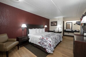 Superior Room, 1 King Bed, Non Smoking | Desk, laptop workspace, blackout drapes, iron/ironing board