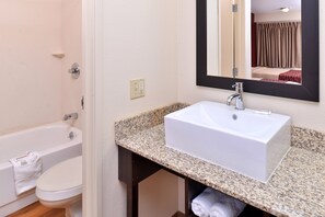 Combined shower/bathtub, free toiletries, hair dryer, towels