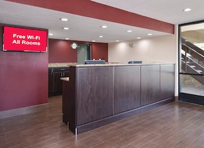Unclassified image, 3 of 22, button - Red Roof Inn Champaign - University (Champaign)