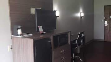Pillowtop beds, desk, iron/ironing board, free WiFi