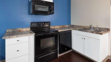 Suite, 1 Queen Bed, Non Smoking | Pillowtop beds, desk, iron/ironing board, free WiFi
