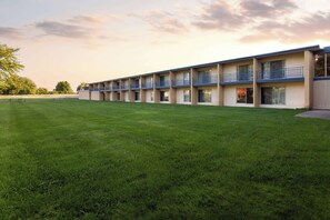 Courtyard - Baymont by Wyndham Bay City (Bay City)