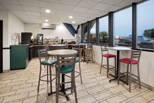 Café da manhã continental grátis todos os dias