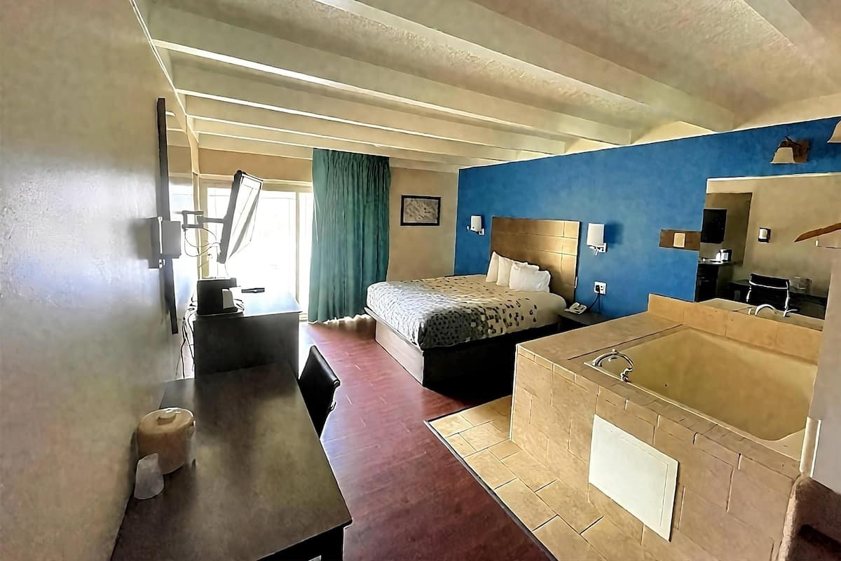 Studio Suite, 1 Queen Bed, Non Smoking