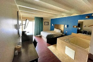 Studio Suite, 1 Queen Bed, Non Smoking | Pillowtop beds, iron/ironing board, free WiFi, bed sheets