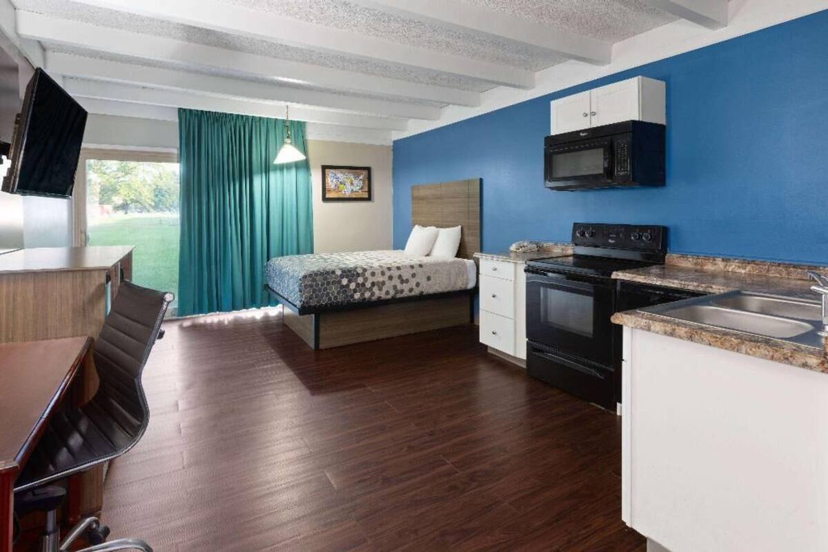 Pillowtop beds, desk, iron/ironing board, WiFi (free)
