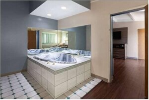 Junior Suite, 1 Bedroom, Non Smoking | Jetted bathtub