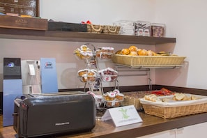 Buffet déjeuner (14 EUR par personne)