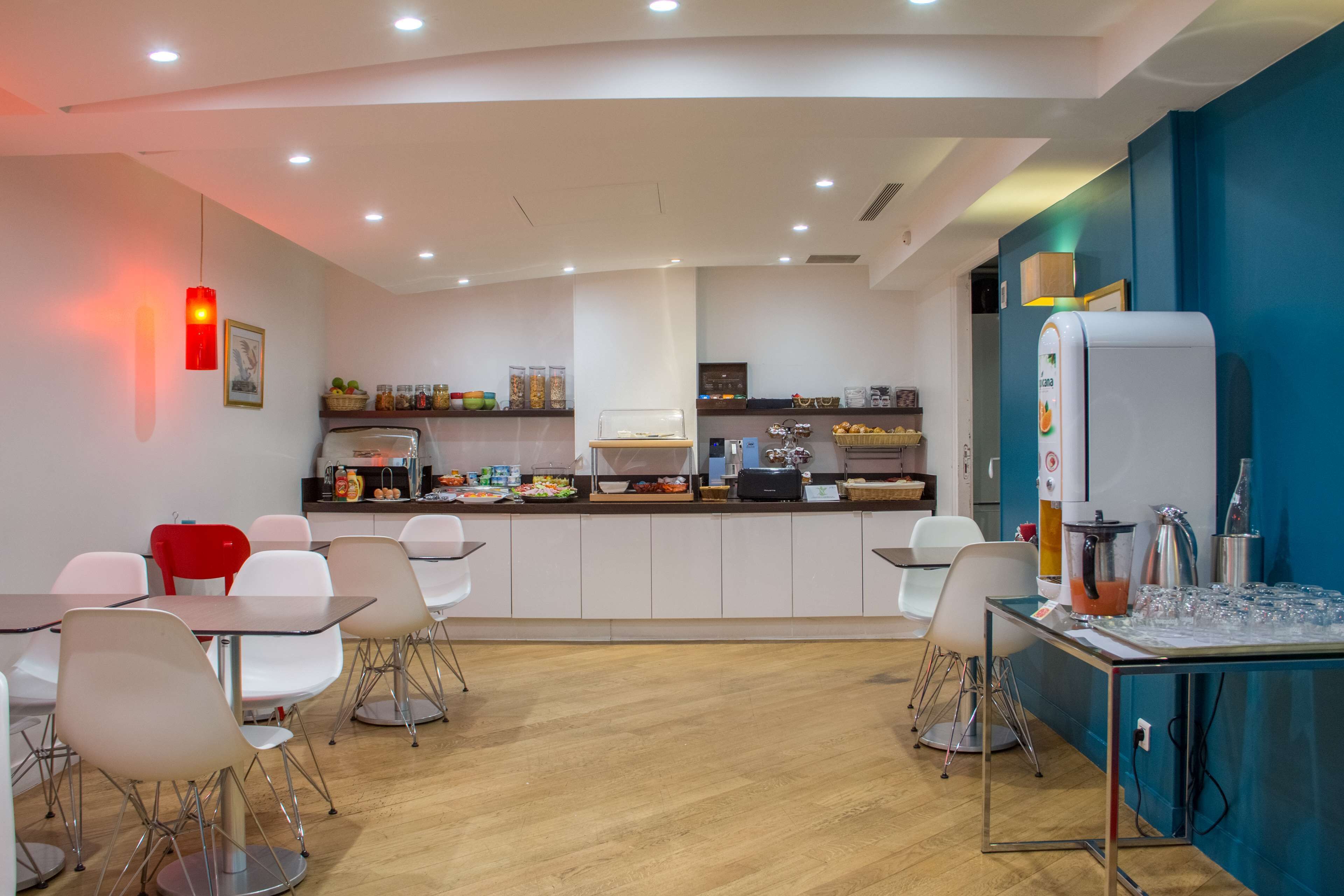 daily buffet breakfast (eur 14 per person)