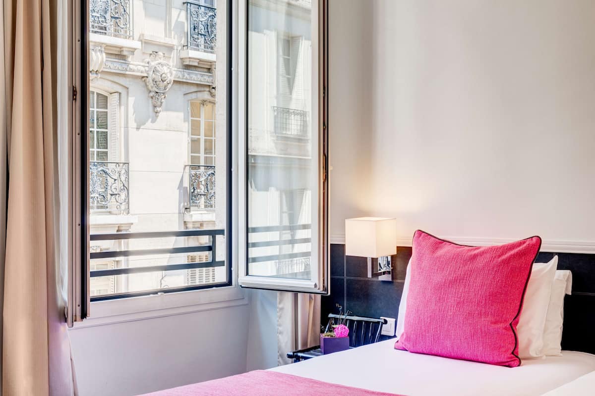Superior Room with twin beds - Free soft minibar, courtesy tray, Chromecast - Digital press | Minibar, in-room safe, desk, blackout drapes