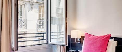 Phòng 2 giường đơn Superior | Minibar, két bảo mật tại phòng, bàn, màn/rèm cản sáng