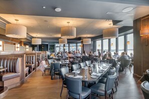 供应早餐、午餐和晚餐,美洲菜