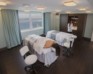 Salas de tratamiento para parejas, tina de hidromasaje y baño de vapor 