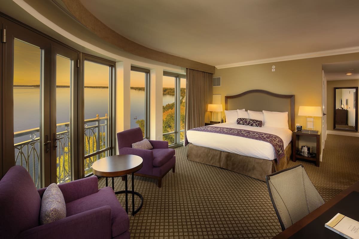 Premium bedding, pillowtop beds, in-room safe, desk