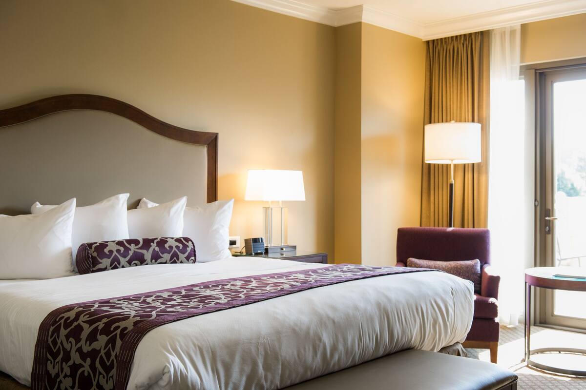 Premium bedding, pillowtop beds, in-room safe, desk