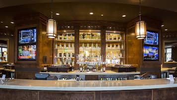 4 bars/lounges