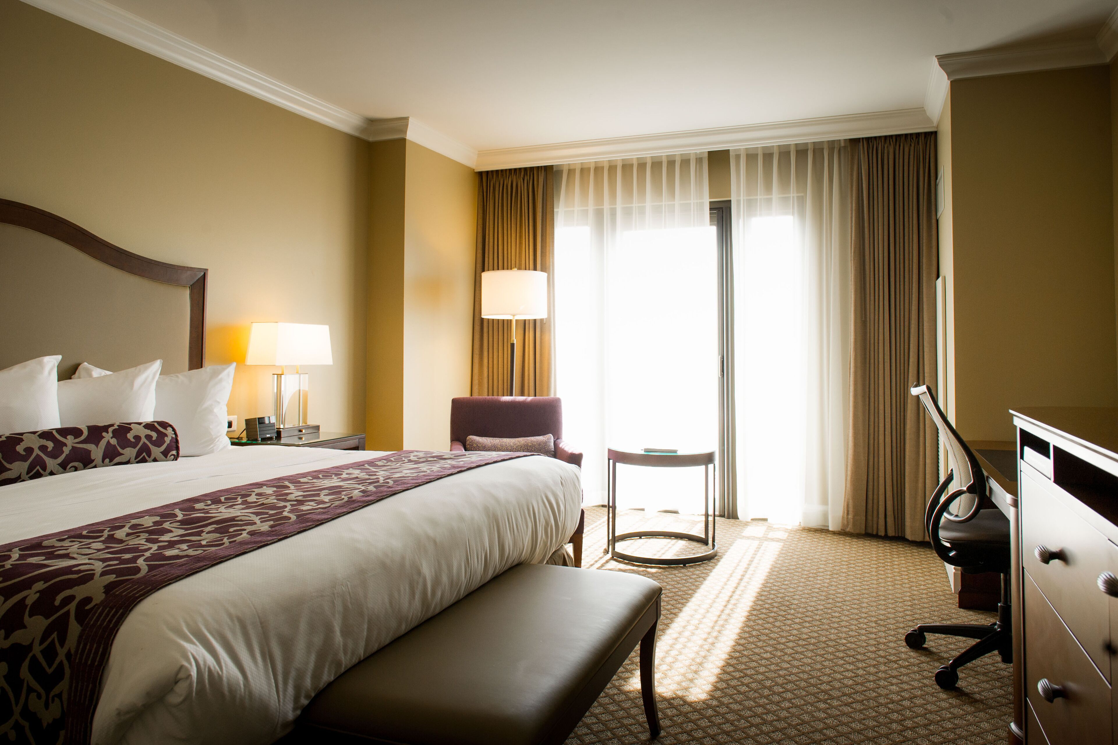 edgewater king | premium bedding, pillow-top beds, in-room safe, desk