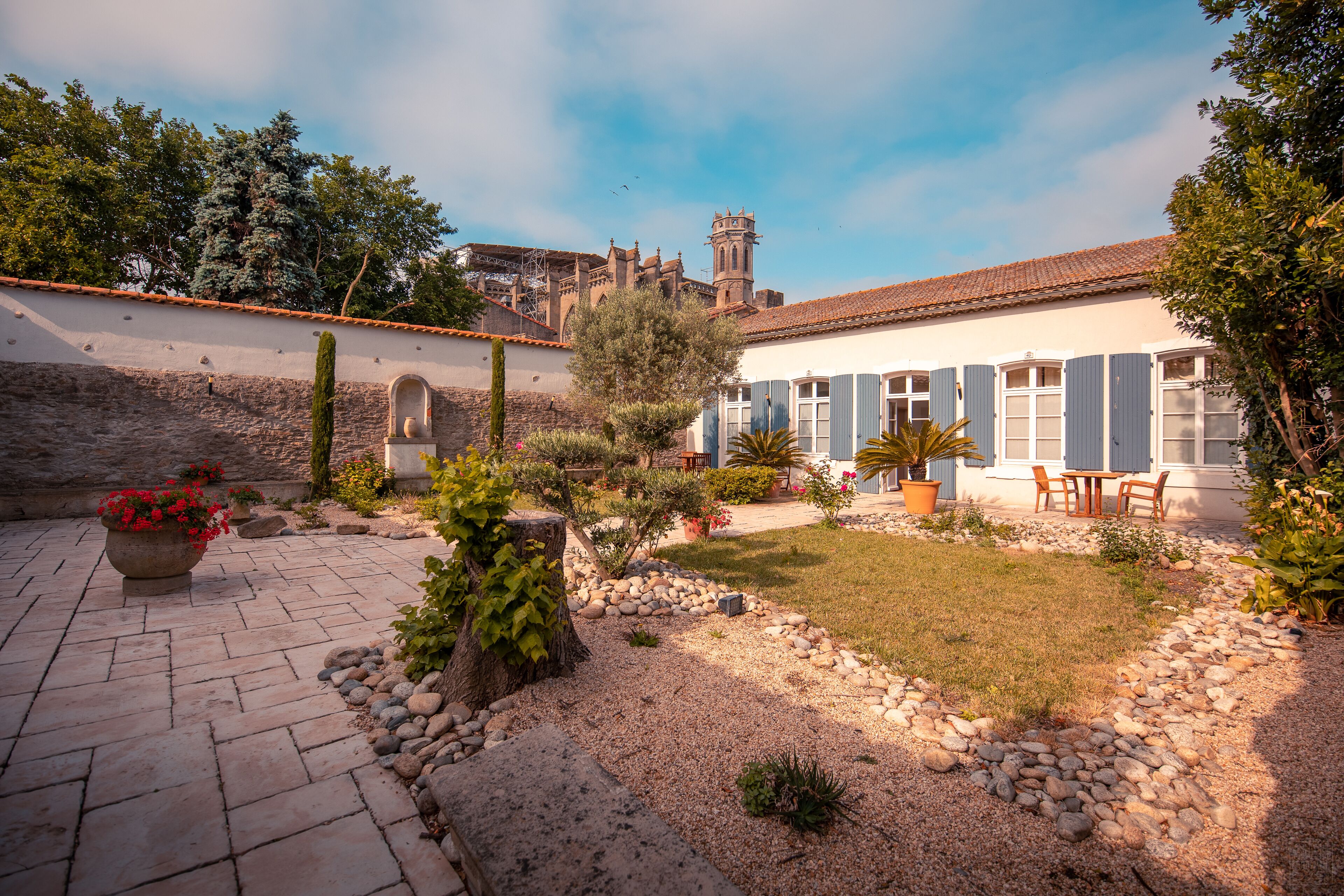 Family Room | Minibar, in-room safe, individually decorated, desk