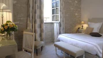 Minibar, coffres-forts dans les chambres, décoration personnalisée