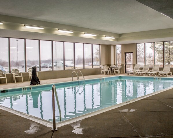 Indoor pool, open 10:00 AM to 10:00 PM, sun loungers - Comfort Inn Alliance (Alliance)