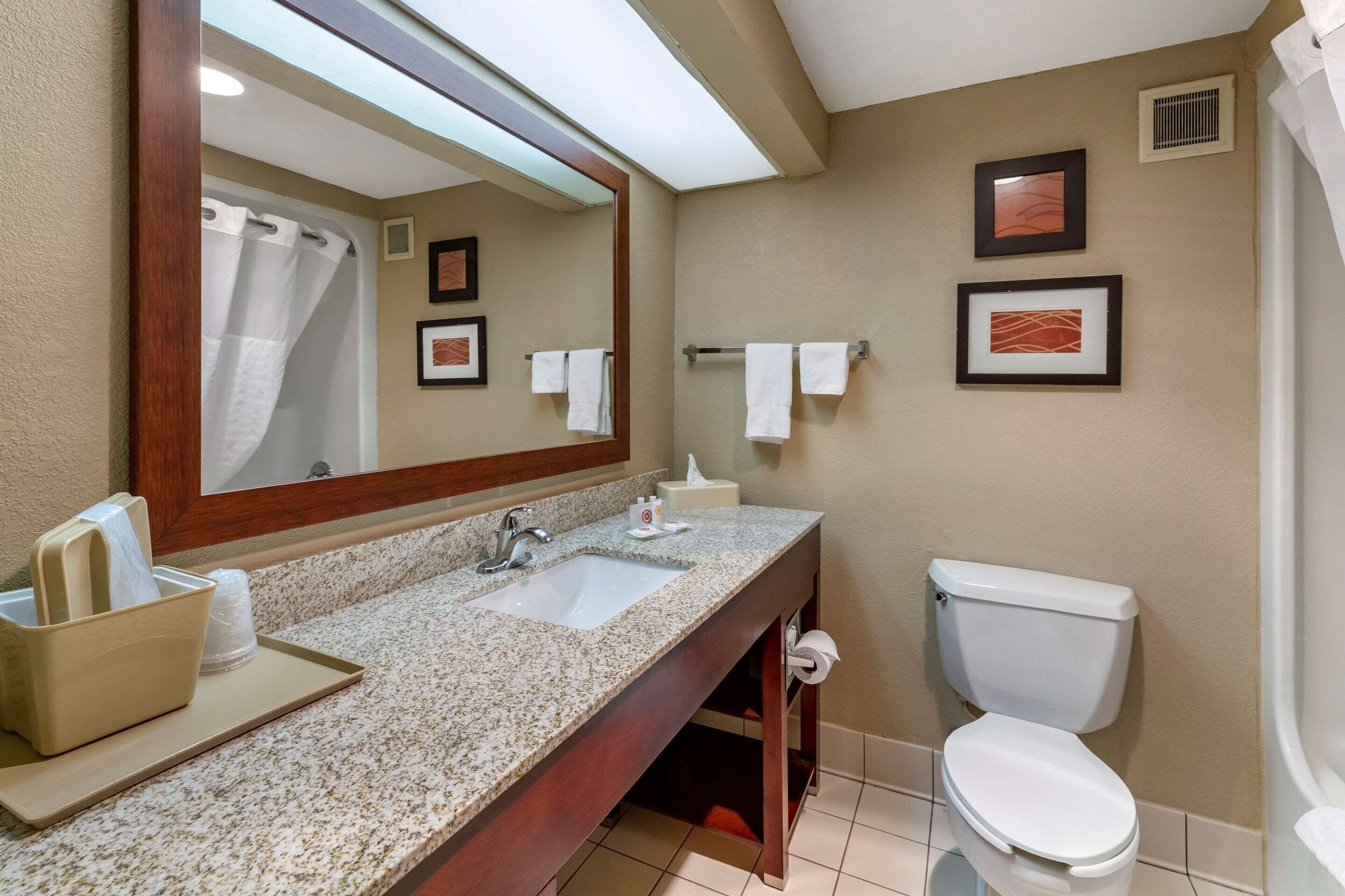 Standard Double Room, 2 Double Beds, Non Smoking | Bathroom