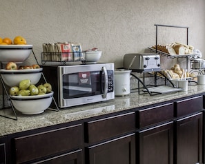 Petit déjeuner complet compris tous les jours