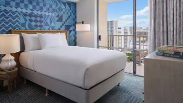 Hypo-allergenic bedding, in-room safe, desk, blackout drapes